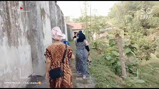 Rombongan Emak Mau Mandi Di Sungai