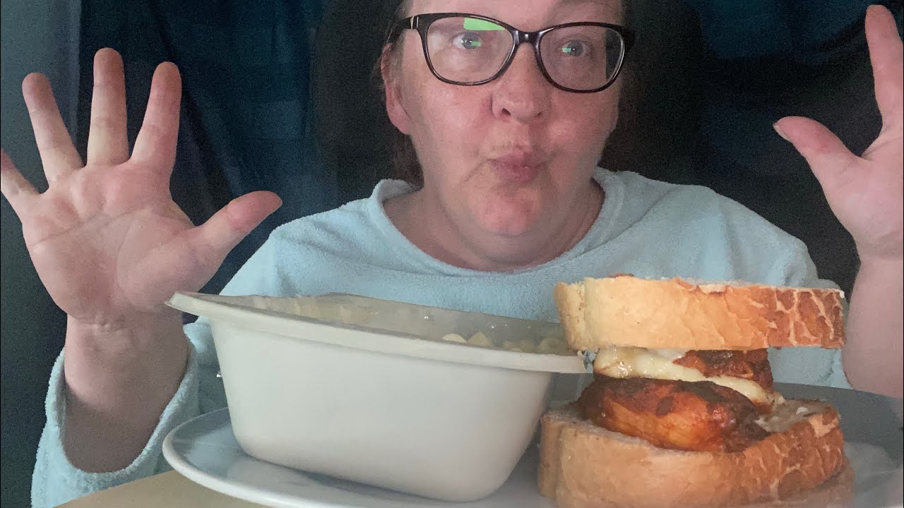 Cajun Chicken Sandwich with Halloumi & Mac n Cheese #food #mukbang #ukfoodies