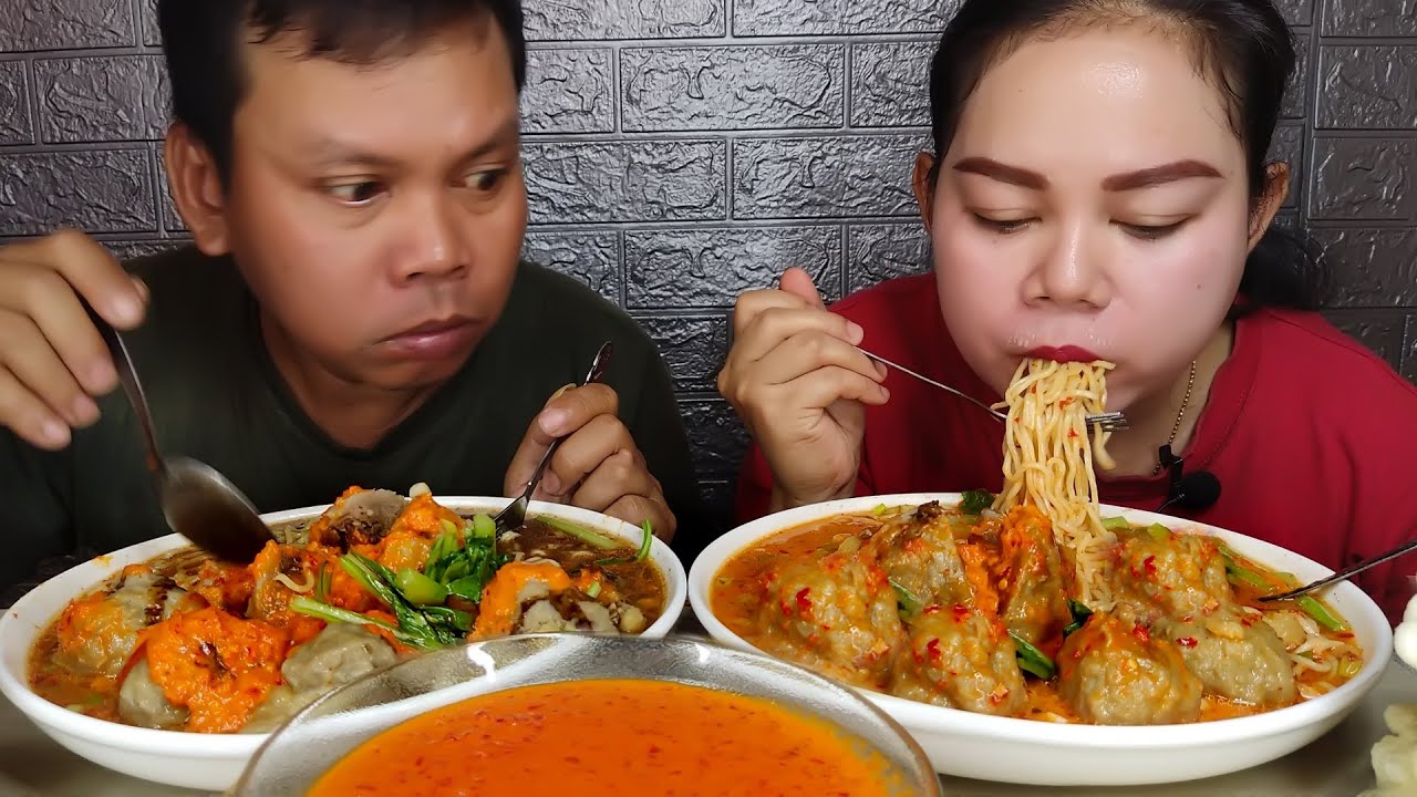 Bakso urat sapi sis daging extra tetelan pake indomie ayam bawang,sambal satu mangkok