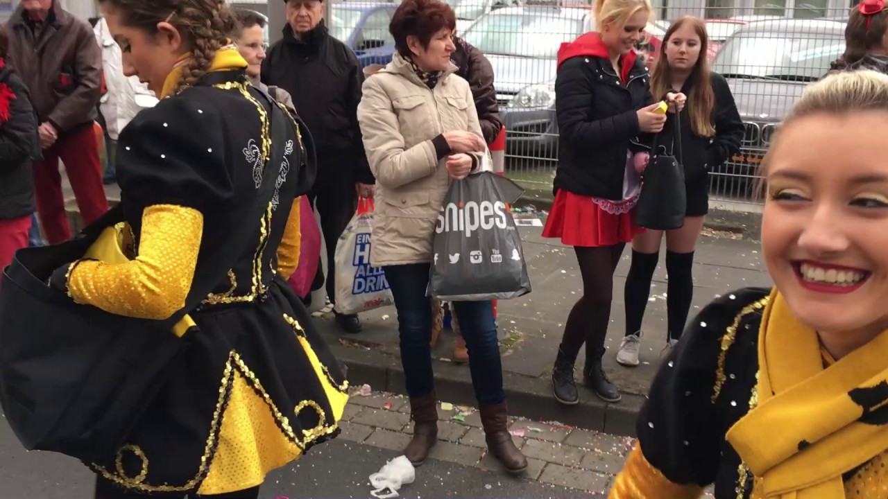 Siegburger Rosenmontagszug mit der Ehrengarde Siegburg