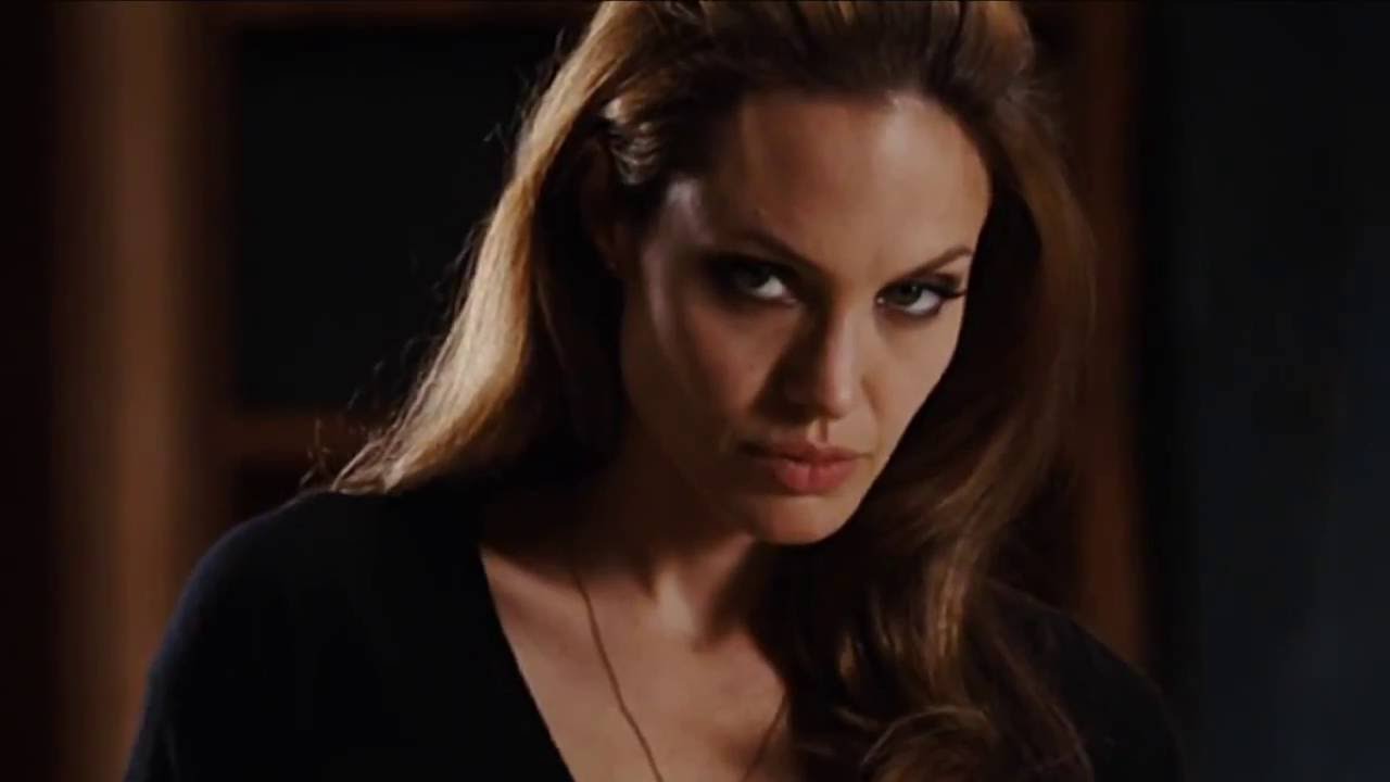 Какая интересная особа. Анджелина Джоли. Анджелина Джоли особо опасен. Анджелина Джоли Фокс особо опасен. Анджелина Джоли злая.