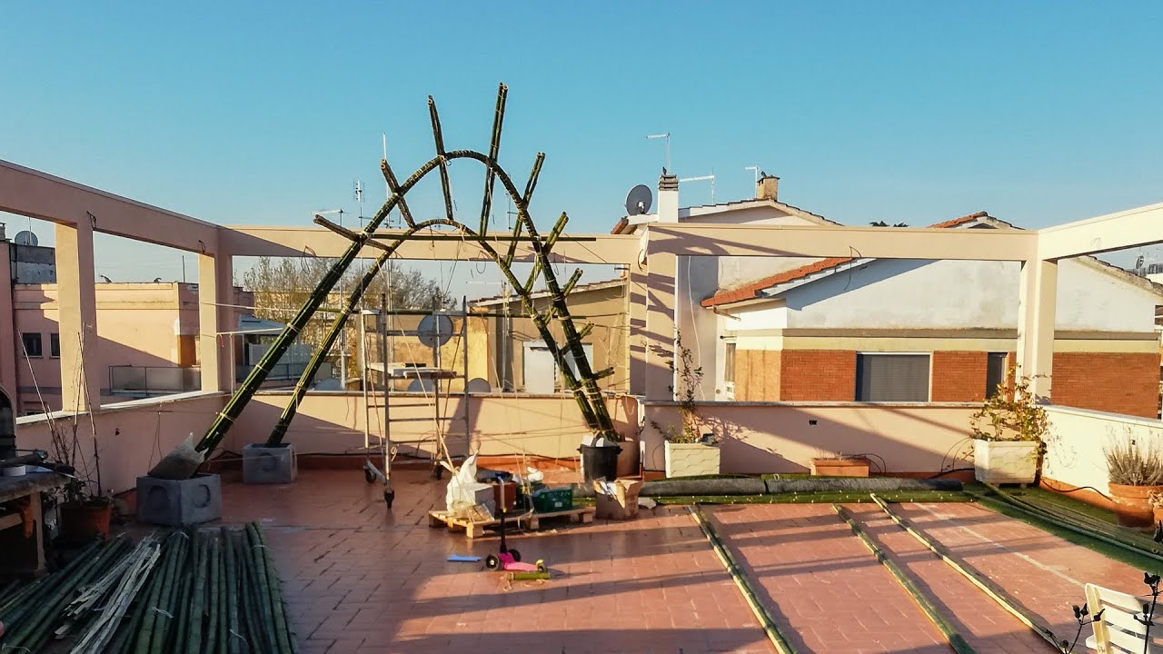 Copertura Per Terrazzo In Bambu Arundo Donax Feat Canyaviva Italia Youtube Come Piegare Il Bambù