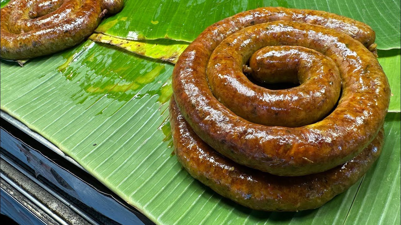 I go to the Chiang Mai Gate market early in the morning