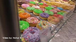 Markthal In Rotterdam. Donut. Groente. Fruit. Kokosnoten.