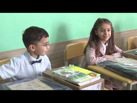 ტექნიკის მაღაზია \"ბეკომ\" პირველკლასელებს ზურგჩანთები გადასცა