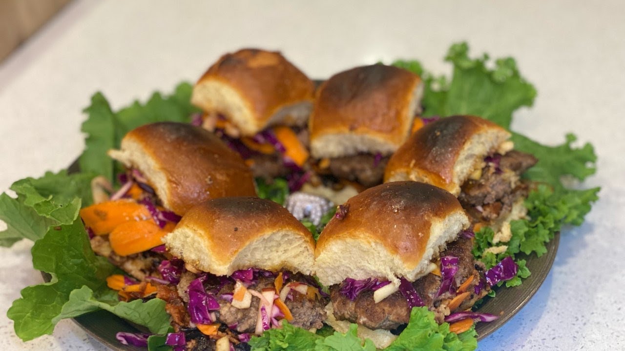 How to Make Former NY Giant Rashad Jennings' Sliders With Bacon, Sesame Slaw & Beer Caramelized O…