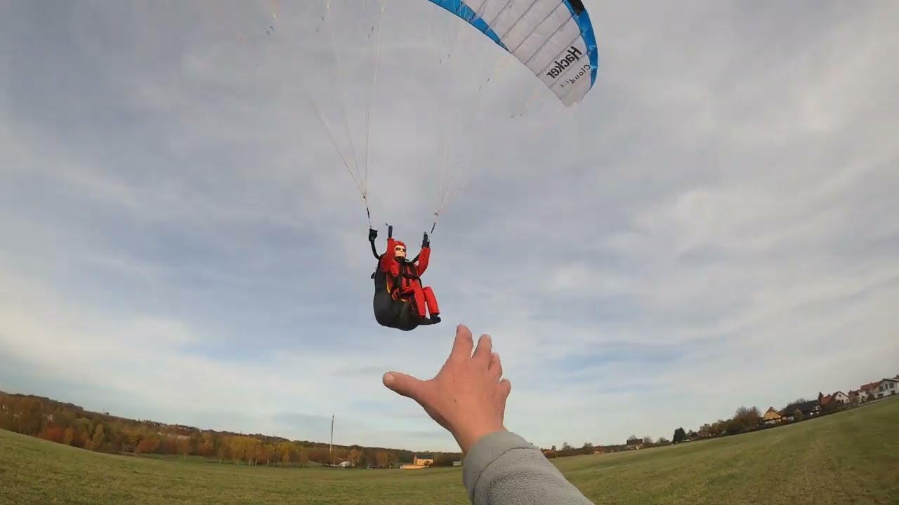 RC-Gleitschirm Hacker Cloud 1.5 hebt mit Pilot Robin V2 ab