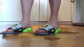 Nike Air Max 90 slides food stomp, trample cookies