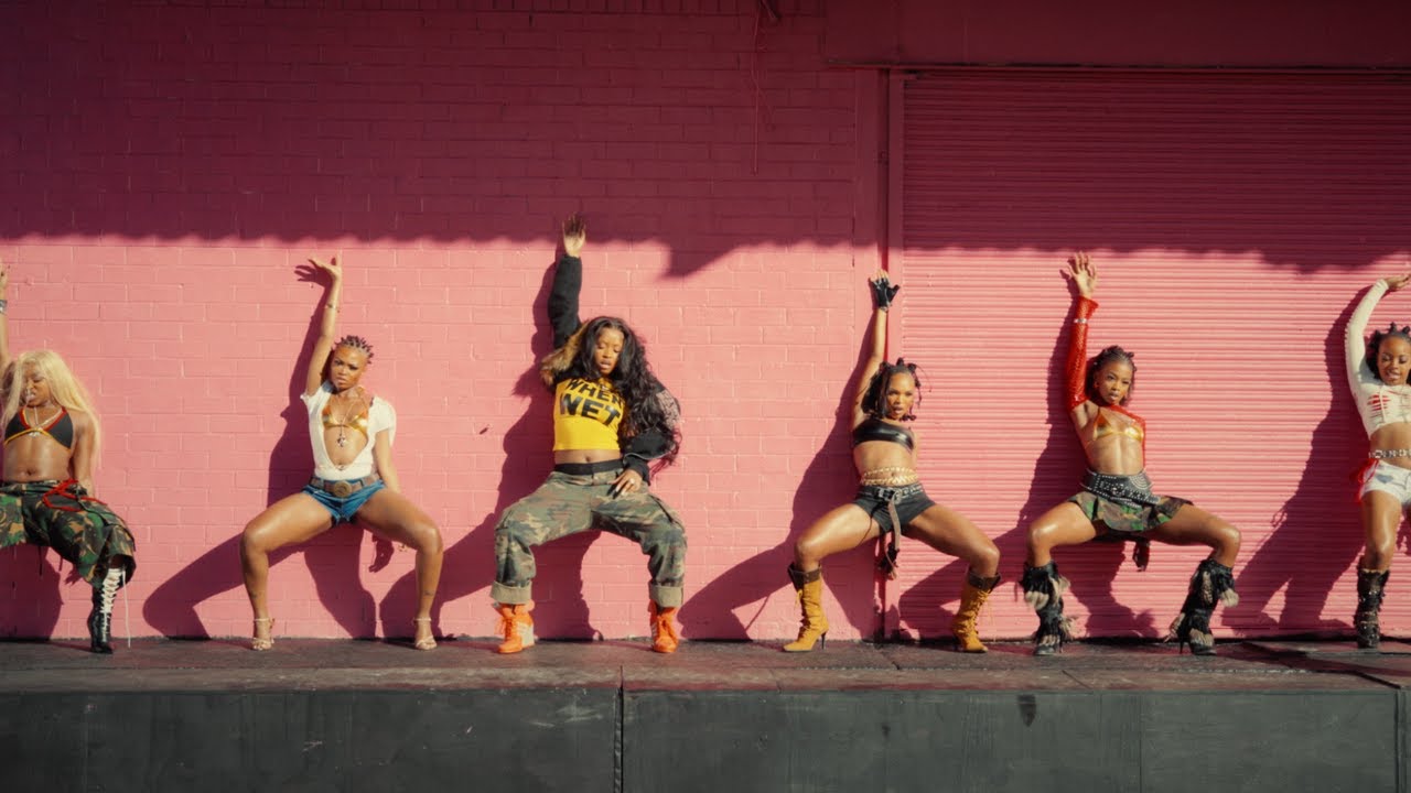 Uncle Waffles & Royal Musiq - ZENZELE ft. CowBoii, Xduppy & Uncool MC (Official Music Video) Uncle Waffles & Royal Musiq - ZENZELE ft. CowBoii, Xduppy & Uncool MC (Official Music Video)