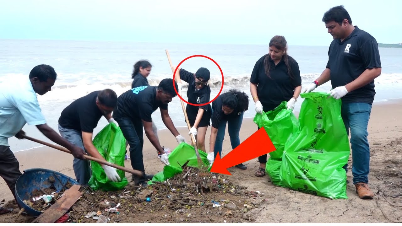 Tina Datta At Aksa Beach For A Beach Clean Up Drive Post Ganpati Celebrations