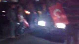 sevinç kahvenin onunde