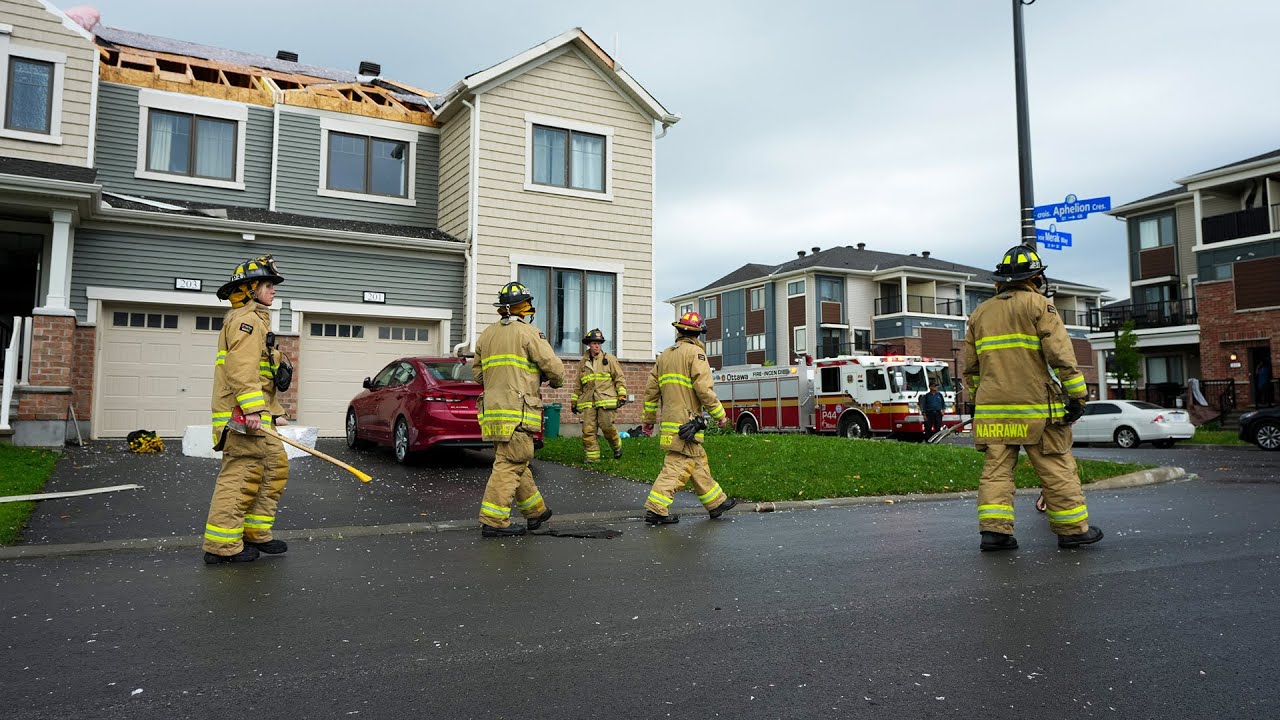 ⁣OTTAWA TORNADO | Crews work to clear debris after tornado touches down in suburb