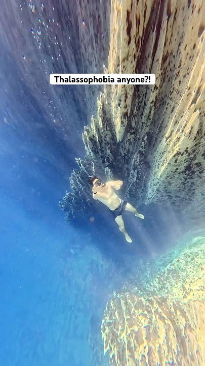 Thalassophobia test - SINKING into a deep lake
