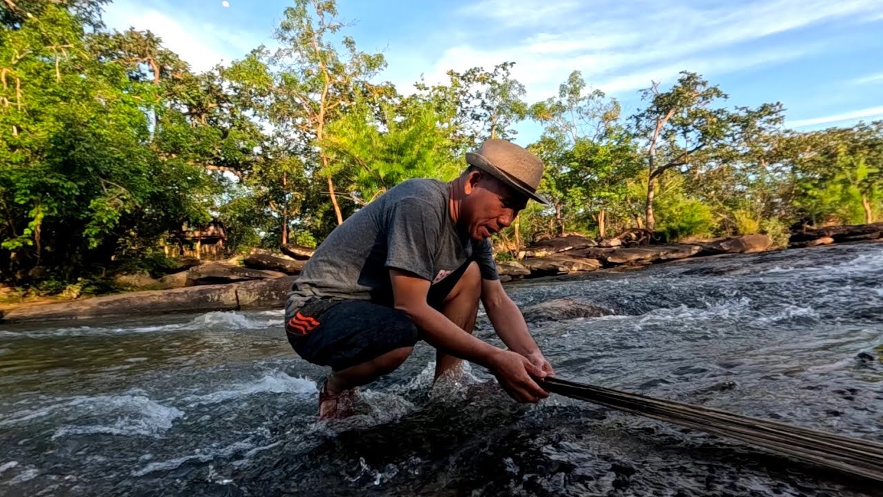 ຍ່າງປ່າພົບຖ້ຳນັກບວດ//เดินป่าพบถ้ำนักบวช Dong Una