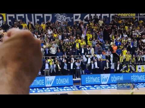 Kadın basket derbisinde maç sonu gelen basketle taraftar ve yöneticilerin sevinç anı