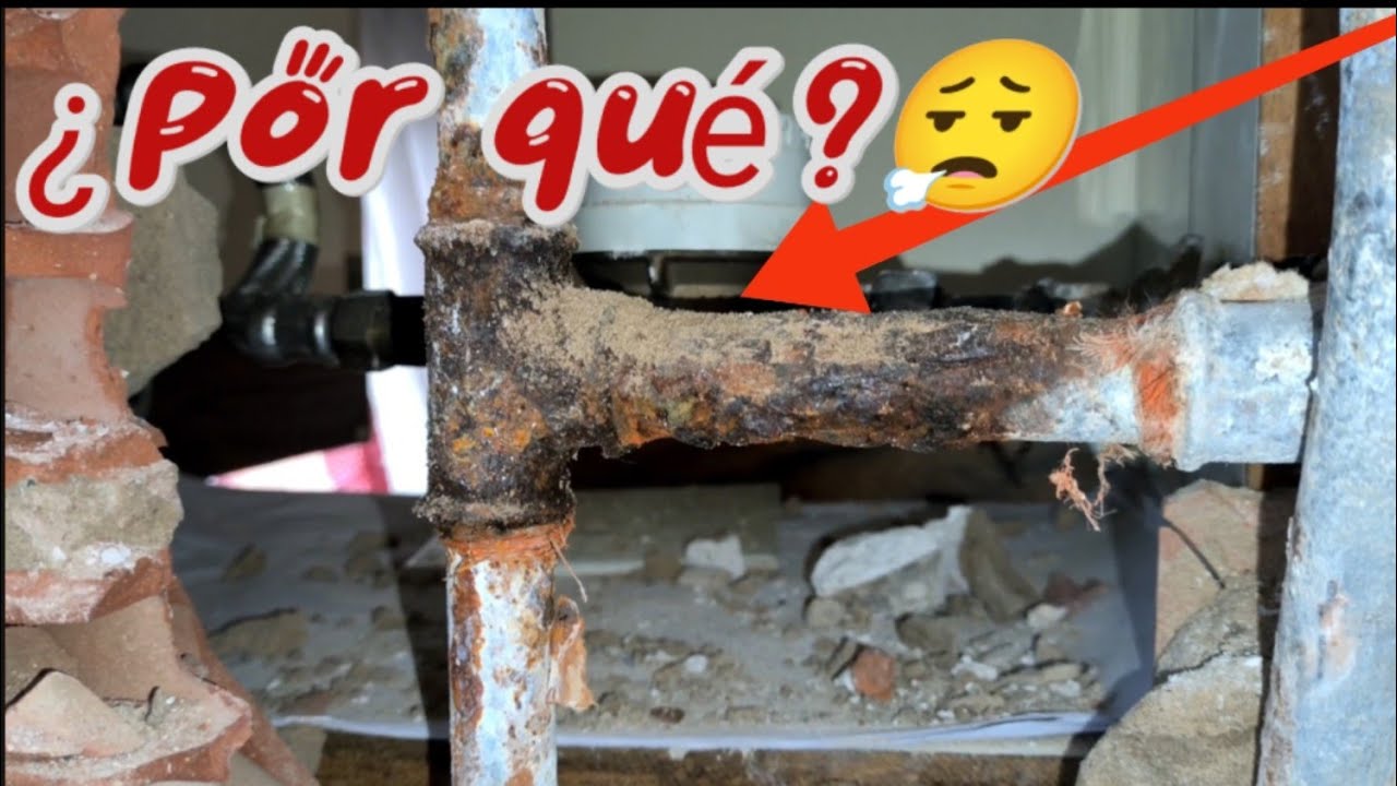 TRABAJO en TUBO PODRIDO de HIERRO. ¿Por qué está así? #multicapa #fontanería #llaveradiador