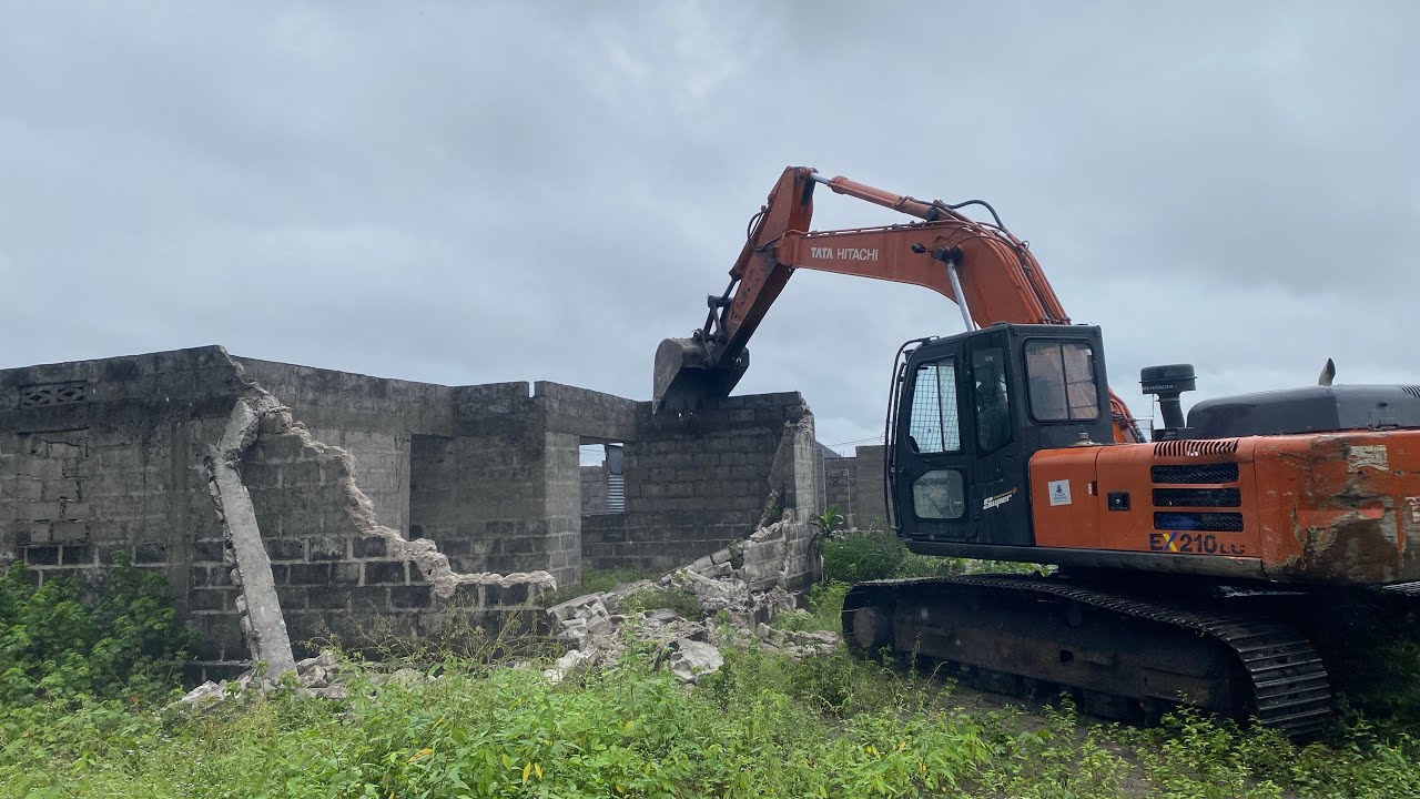 EN FIN LA DÉMOLITION DU QUARTIER MBATAKULUSU A DÉBUTÉ CE JEUDI VERS L’AÉROPORT DE NDJILI 