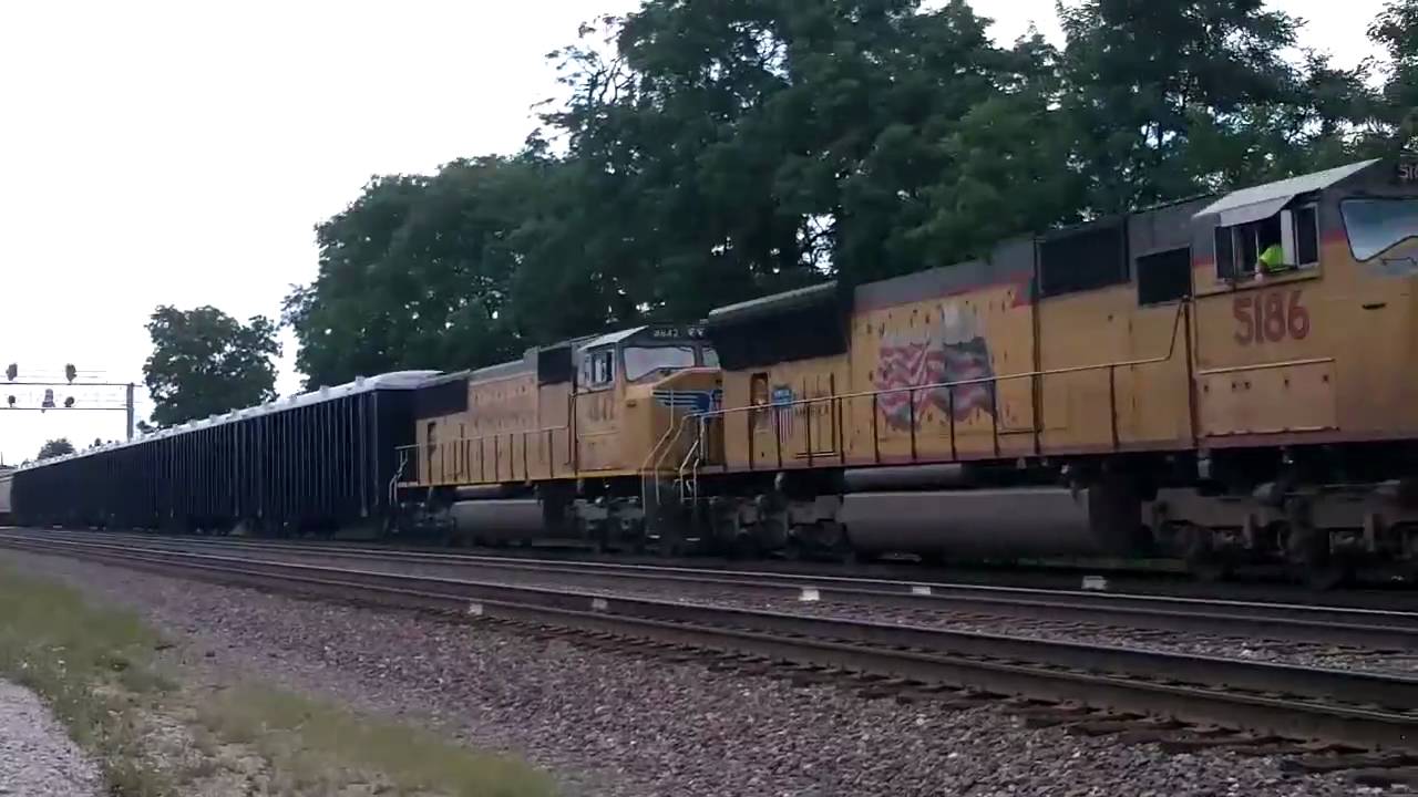 UP 5186/ Metra 174 at Glen Ellyn, IL