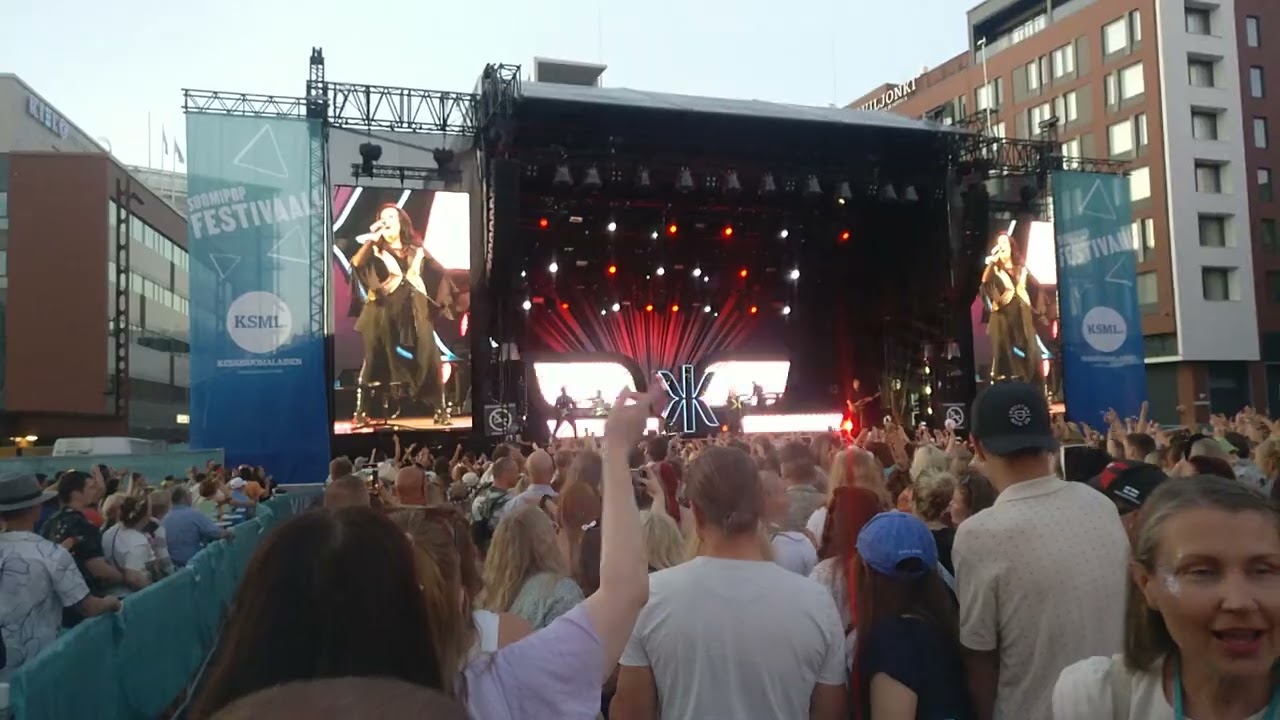 Kaija Koo-Intro-En pelkää pimeää Suomipop Festivaali 2024