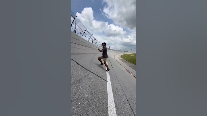 Explican porque las pistas de Nascar son tan inclinadas.