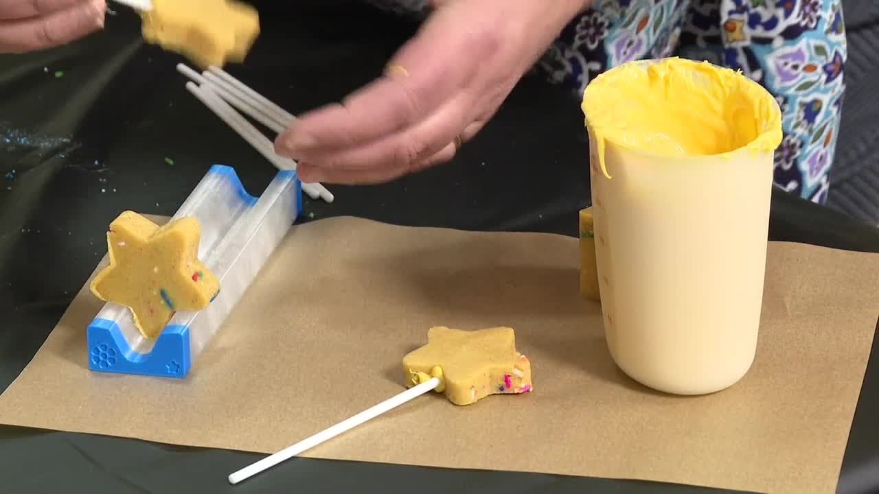 Acadiana's Holiday Favorites: NYE Cake Pops