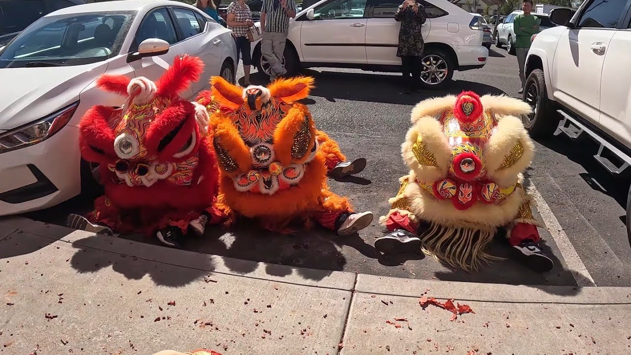 Mua Lan at Phoenix Palace - Nhat Tam Lion Dance