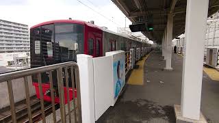 JR九州・筑肥線 303系（普通・福岡空港行き）+ 305系（普通・筑前前原行き）の発車