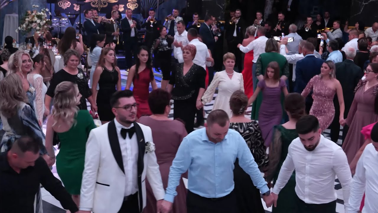 Fanfara de la oras -colaj la nunta lui Razvan Munteanu /Asta da surpriză din partea colegilor