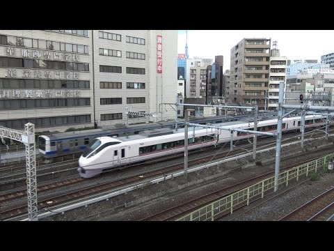 鶯谷駅南口前の陸橋下ですれ違う上野東京ライン常磐線の上下線（E531系とE657系）