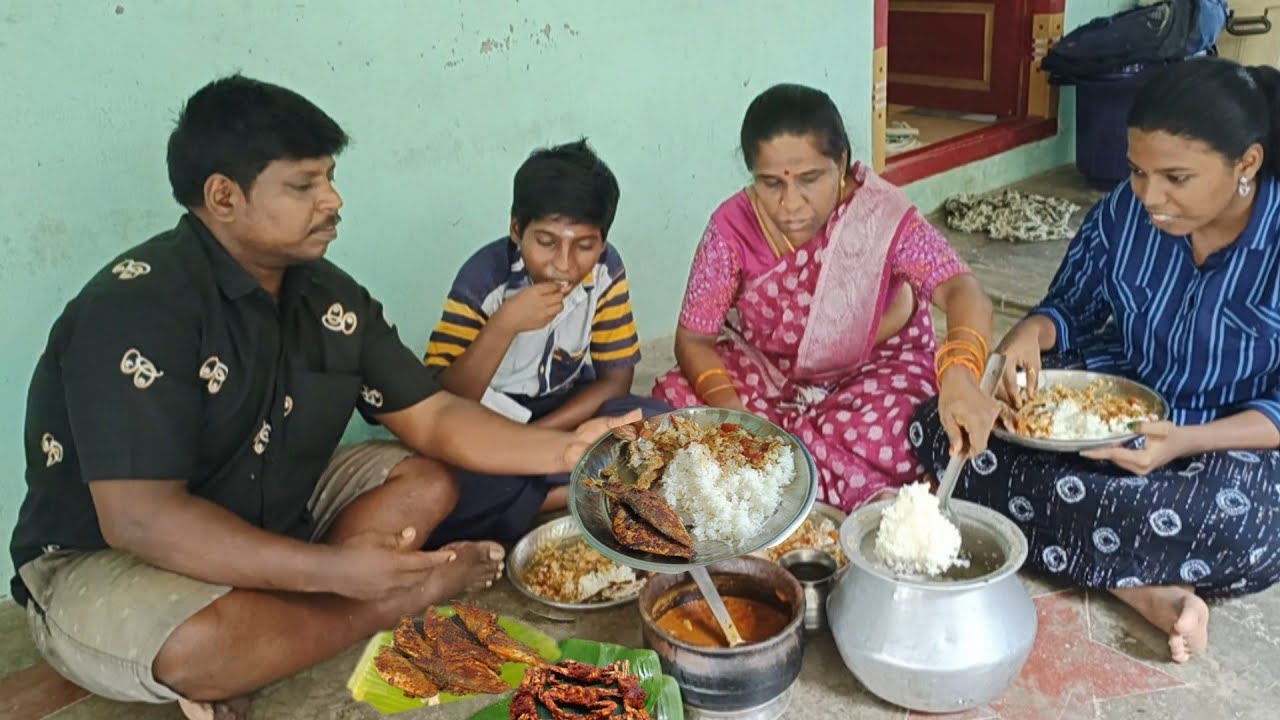 நாங்களே கடற்கரையில் ஏலம் எடுத்த மீன்கள் & நண்டுகள் with white rice
