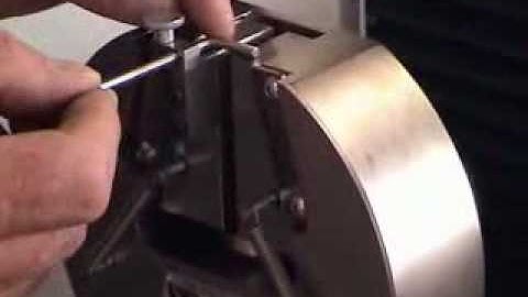 2716 015 Wedge Action Specimen Centering