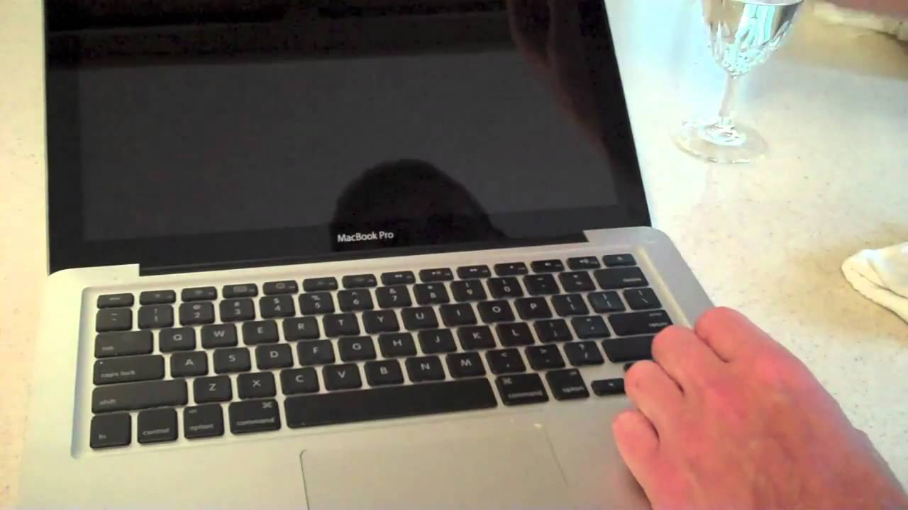 how to clean out macbook