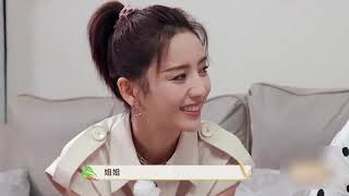 佟丽娅待人礼貌谦逊的样子,才知道春晚主持人不是说当就当的 #