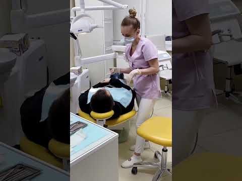 Видео: Как стать ортодонтом (с иллюстрациями)