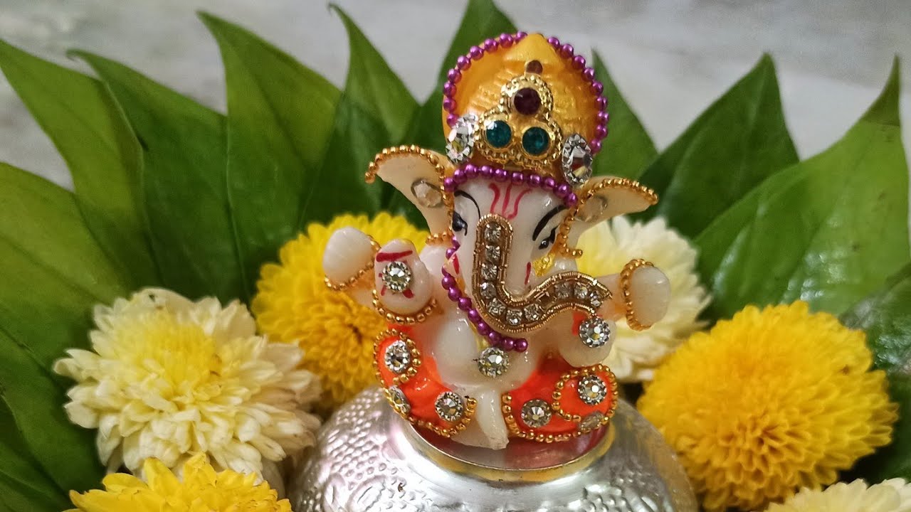Ganapati decoration idea at home// Ganapati decoration using flowers & betel leaves in Glass bowl#1