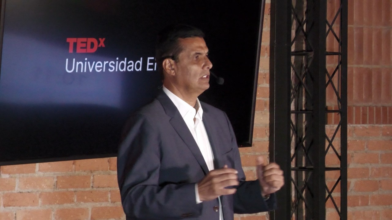 Bioética y crisis humanitarias | Hernando Augusto Clavijo | TEDxUniversidad El Bosque