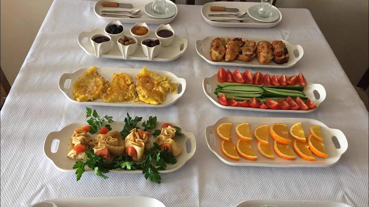 PAZAR KAHVALTISI : Bayat ekmek pizzası nasıl yapılır ? Patatesli omlet tarifi !!