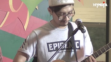 Hyndia - Senandung Rindu ( Acoustic Version ) Live perform on M2E Radio Stage Bekasi
