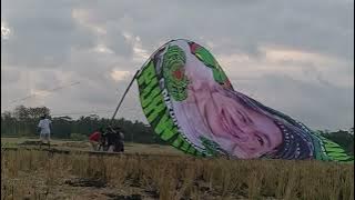 KEBERATAN BENDERA!!!! _ Bendera sholawat patah