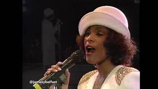 WHITNEY HOUSTON America The Beautiful / Lift Every Voice And Sing LIVE 1988 UNCF (forgets the words)