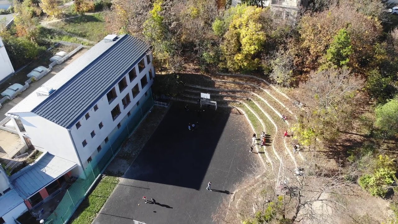 Tamási bemutatkozó film