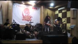 Download Lagu Orkes Perjaka Madu - Mandi Madu (cover). Live at Chics Music Rawamangun 2014 MP3