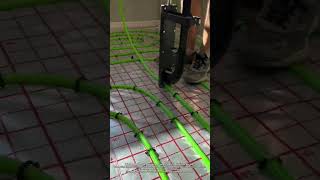 The Genius Tool That Installs Underfloor Heating Pipes in Seconds! 🔥🏠 Smart Construction Technology