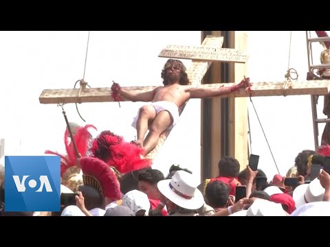Hundreds Witness Mexico's Largest Passion of the Christ Re-Enactment