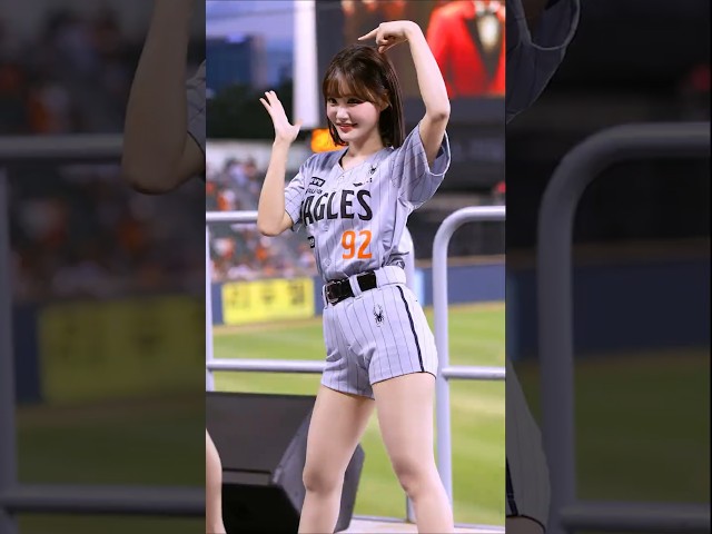 ????두쫀쿠보다 에루화????" It's me" 아일릿 1????최홍라 Choi Hong-Ra 崔洪邏 치어리더 직캠 fancam