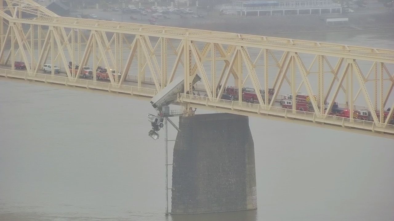 LIVE | Truck hanging off bridge in Louisville, Kentucky