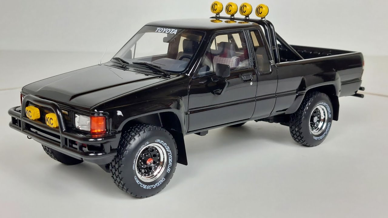 🇯🇵 Toyota Hilux Sr-5 4WD 1985 in Back to the future by otto