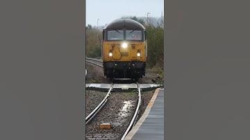 Colas 56049 "Robin of Templecombe" passing hykeham with a 2 tone on 0M57 #train #class56