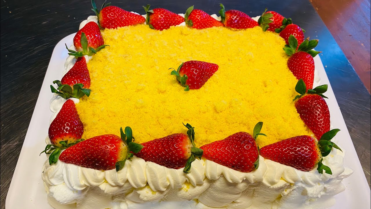 Torta mimosa con crema all’ananas.il dolce dolce che non può mancare per la festa della donna ￼