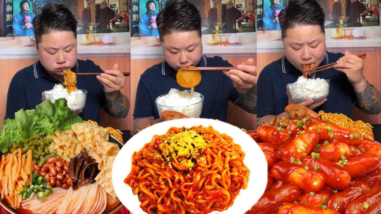 自制中式汉堡，辣椒酱+辣条+肉肠+鱼糕+鸡排+干脆面辣条+肉松+散子+黄瓜丝+干巴肠+大块把子肉+麻酱鸡蛋+青椒酱～  这样的馍你能吃几个